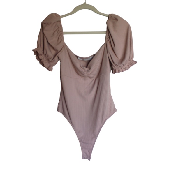 ASTR The Label Women Sweetheart Neck Ruched Rib Knit Bodysuit Puff Sleeve Size L - Picture 1 of 9